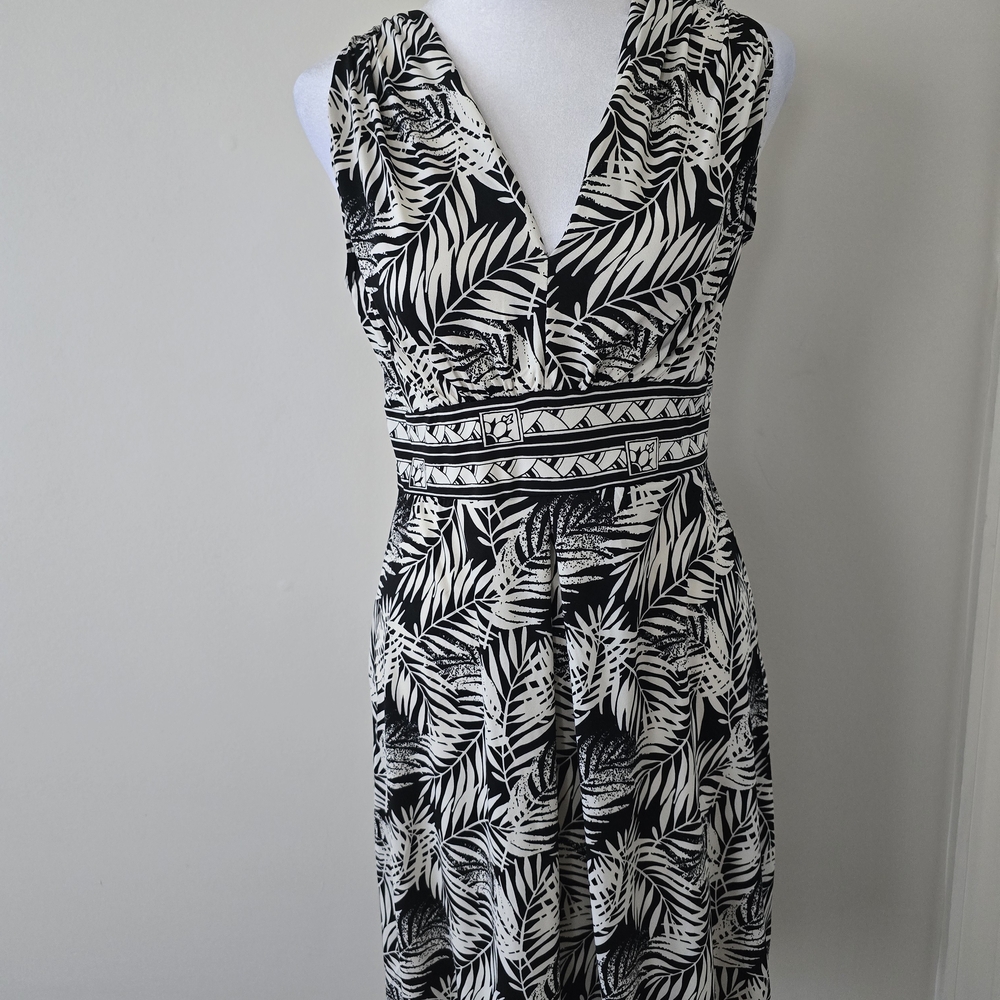 Max Studio Black and White Sleeveless V-Neck Sundress